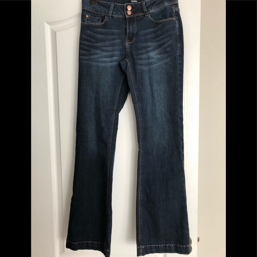 Kensie Curvy Bootcut Jeans stretchy size 28
